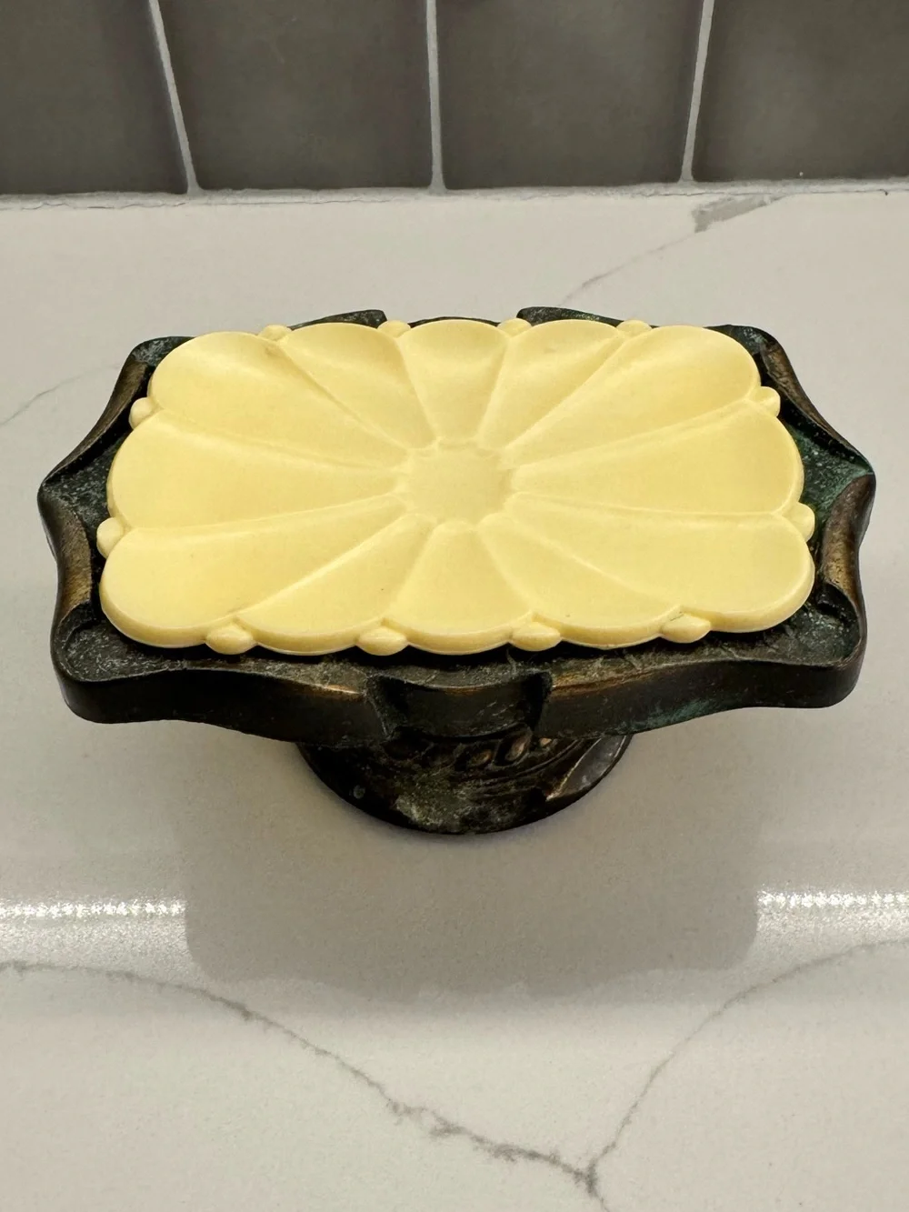 Vintage Carriage House Pedestal Soap Dish